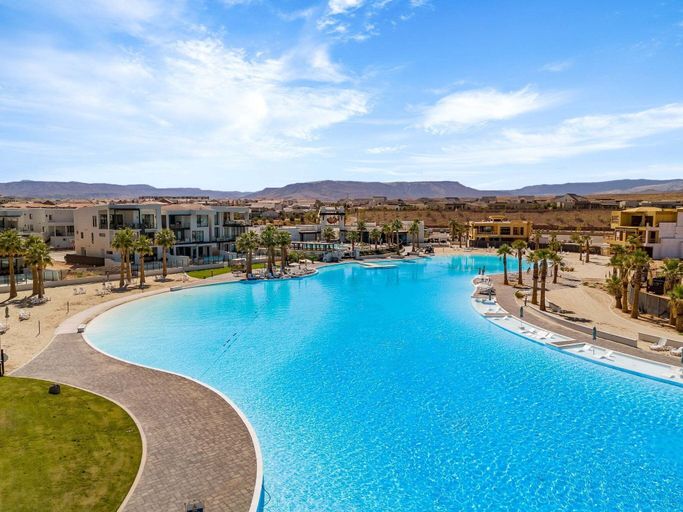 Pool 2, Into The Canyon 3 Bedroom Condo, Washington