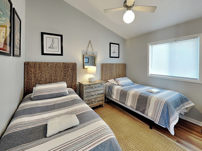 Bedroom 3, Hicks by Topsail Realty, Pender