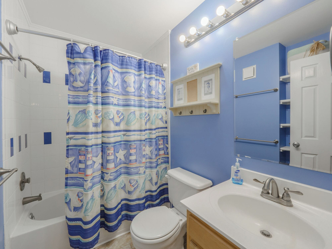 Bathroom 4, Sand Pebbles by Carolina Retreats, New Hanover