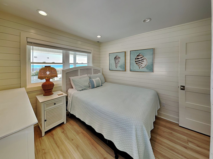 Bedroom 2, A Beach Pearle by Topsail Realty, Pender