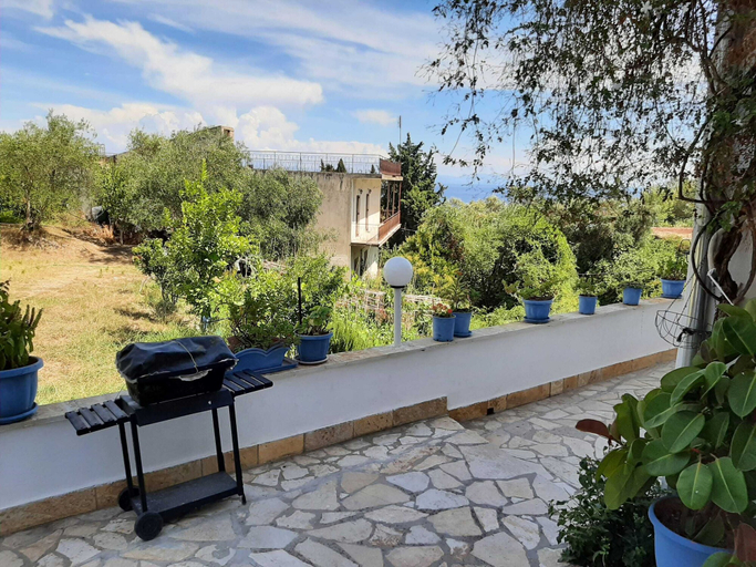 Others 2, Family Apartment in Mpenitses With Terrace, Ionian Islands