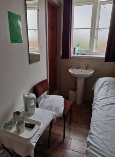 Bathroom 3, Swan Inn, Heathrow Airport, Surrey