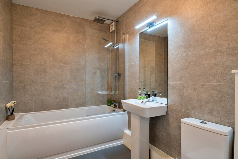 Bathroom 5, Charming Home in Saltash Near Whitsand Bay, Cornwall