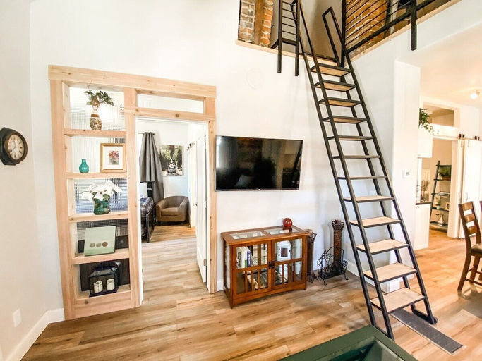 Interior 2, 1208 W Colorado, El Paso