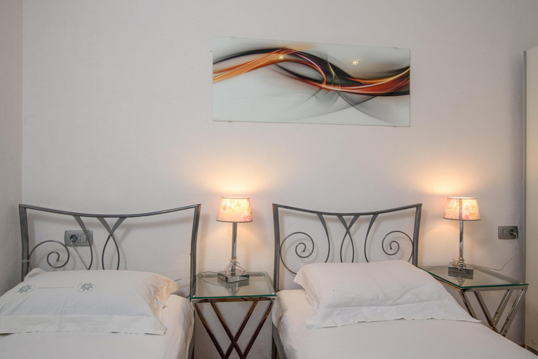 Bedroom 2, Modern Apartment in Arbanija with Hot Tub, Trogir