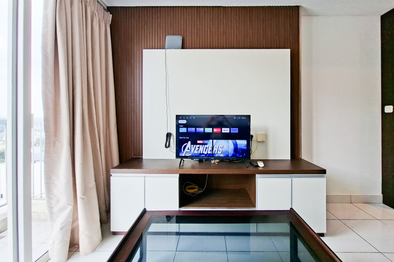 Living Room 4, Neat 1BR for 2 Pax at Casa de Parco Apartment By Travelio, Tangerang