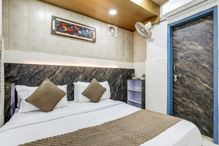 Room 2, Mauryan Express Hotel Dabri Janakpuri, Delhi