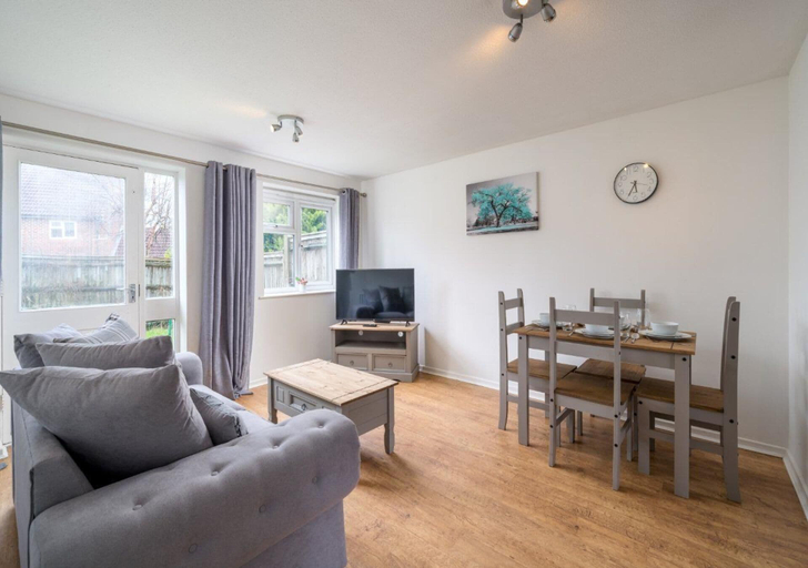 Living area 5, Charming Crawley Getaway 1br Near Gatwick Airport, West Sussex