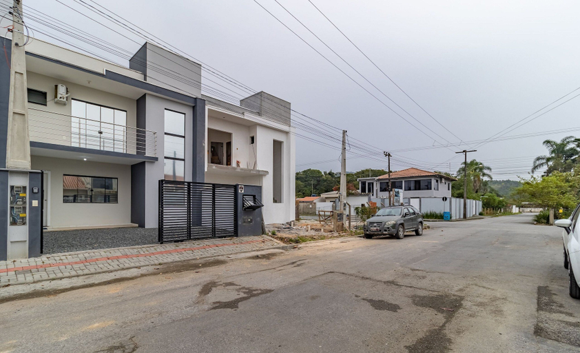 Exterior, 2BR Duplex Near Beach w/ Garage Rrt0098, Penha