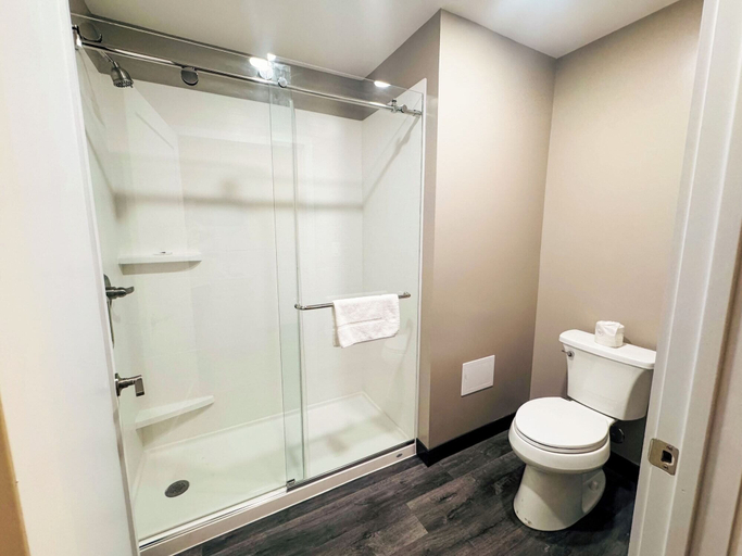 Bathroom 2, Studio 6 Southgate, Mi - Detroit, Wayne