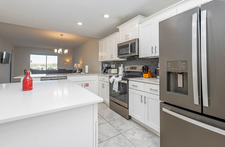 Front of property 4, Comfortable 2BR Condo w/ Lake Views, Osceola