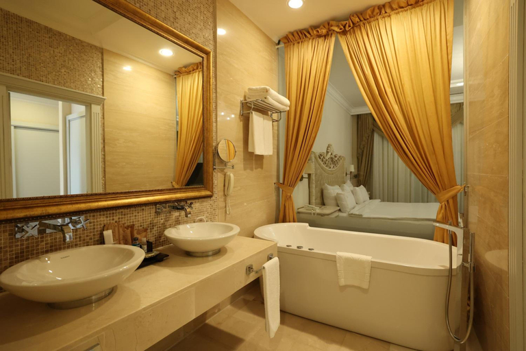 Bathroom 5, Nirvana Dolce Vita, Kemer