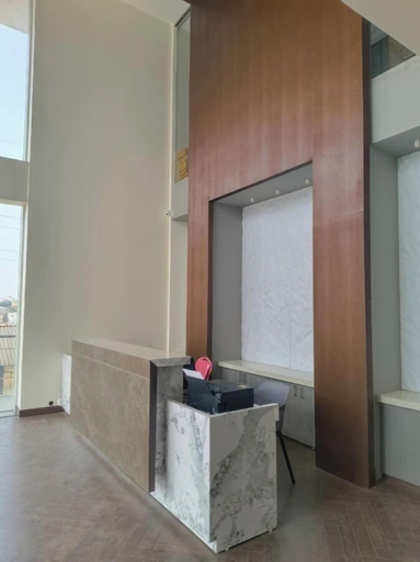 Lobby 1, O'Nest Select, Pune