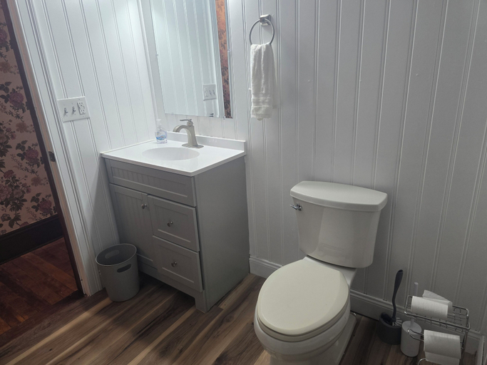 Bathroom 4, Keepsake Inn - Where Memories are Made, Coos