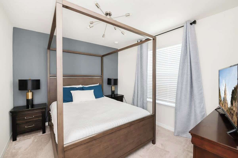 Room 5, Super Home in Davenport, Polk