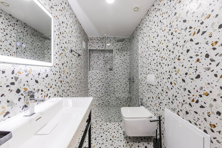 Room 2, Green Luxe Suite 1 Private Hot Tub, Shkodrës