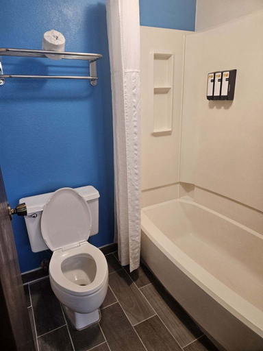 Bathroom 4, Super 8 by Wyndham Lincoln West, Lancaster