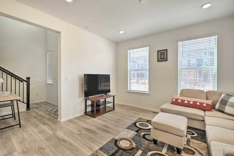 Interior 2, Charming 3BR Retreat - Perfect for Families!, Larimer