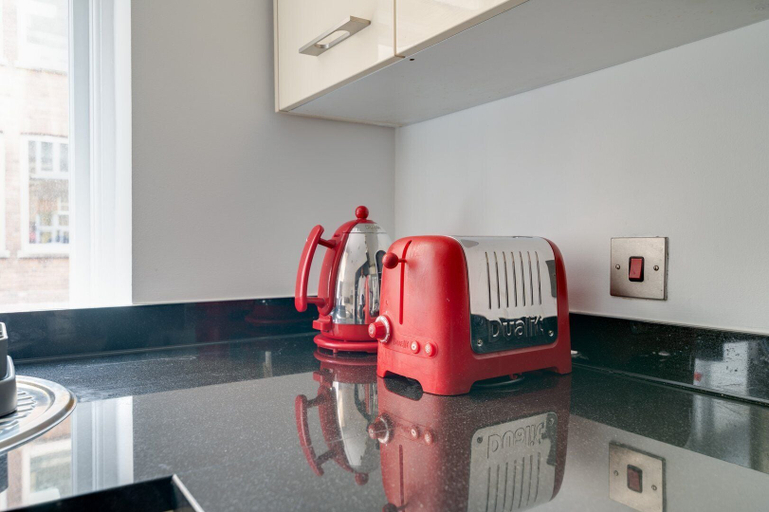 Others 5, Lovely Charing Cross Apartment, London