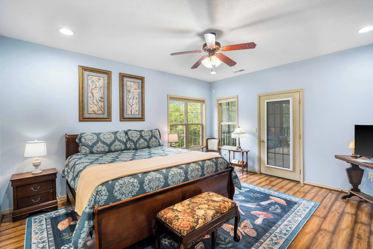 Room 3, The Charming Retreat For 6!, Stone
