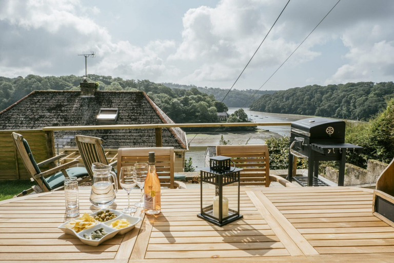 Outdoor dining 5, Stunning Waterfront Retreat With Hot Tub, No Deposit, Cornwall