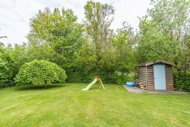 Garden, Nice, Modern Furnished Holiday Home, Texel