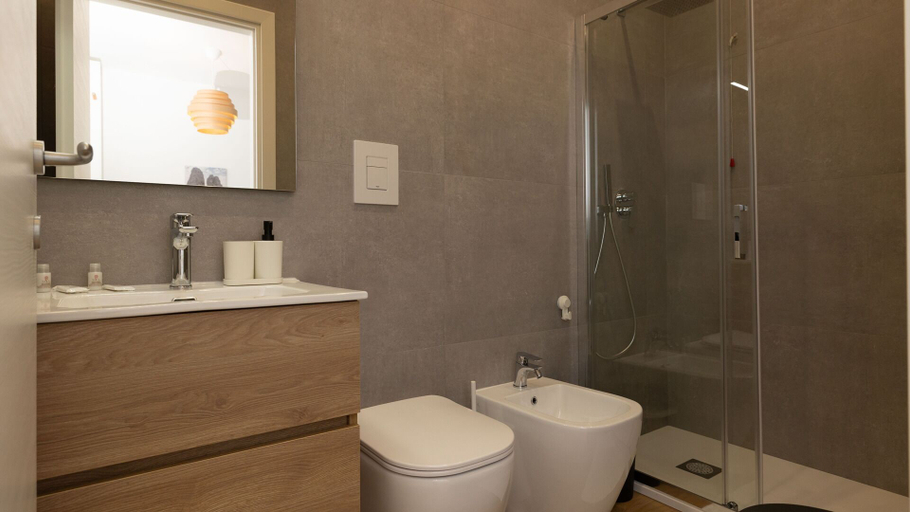Bathroom 3, Bed&Breakfast De Lorenzo 22, Napoli