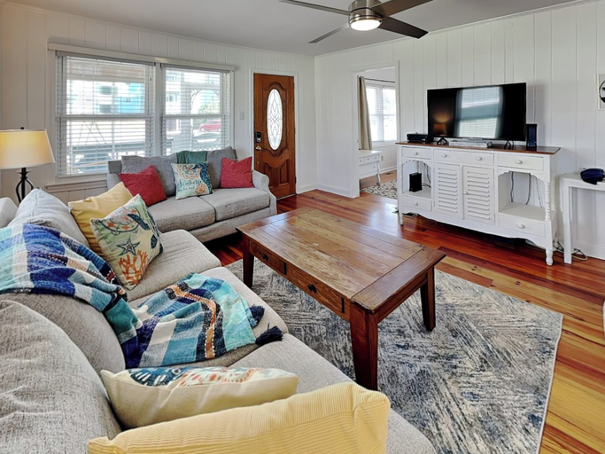 Others 5, Good Vibrations by Carolina Retreats, New Hanover