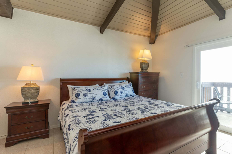 Room 2, Cozy 1br Condo Sleeps 4 With Beach Access 1 Bedroom Condo, Cameron