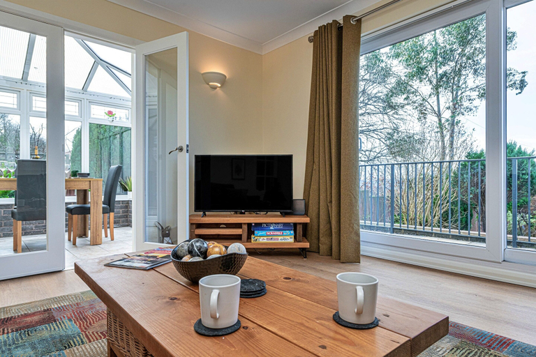 Living room 2, Bungalow in Dyserth With Hot Tub & Waterfall, Denbighshire