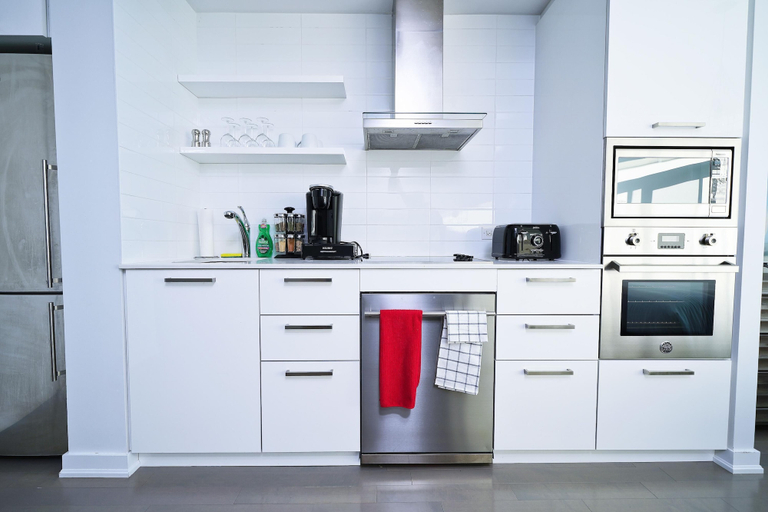 Private kitchen 4, York Street Suites Toronto, Toronto