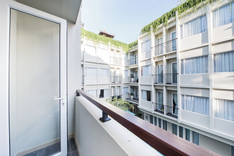 balcony 11