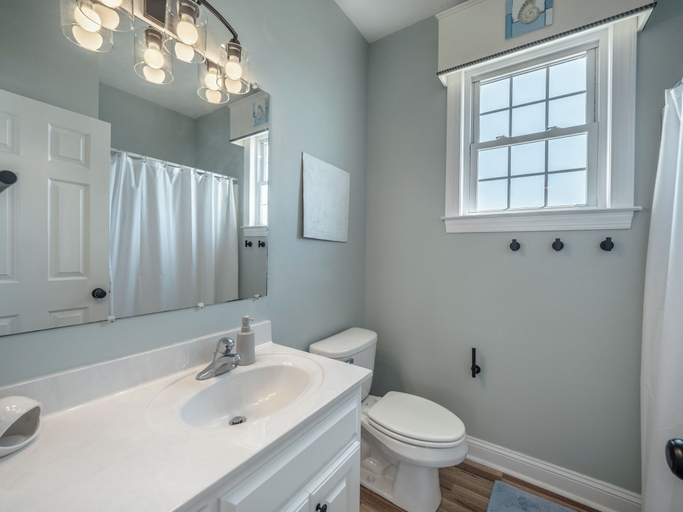 Bathroom 3, Skipper's Hideout by Topsail Realty, Onslow
