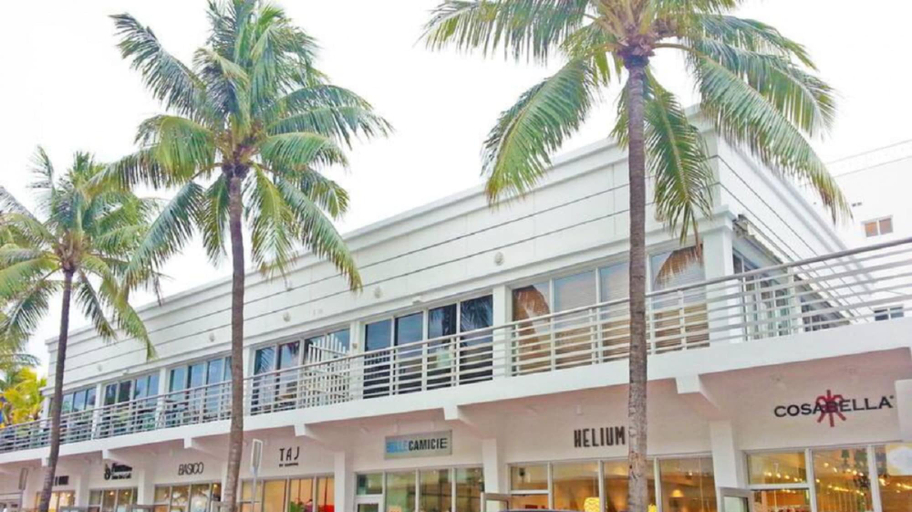 Room 4, 3 Room Beachfront Art Deco 4 Queen 6 Single Beds, Miami-Dade