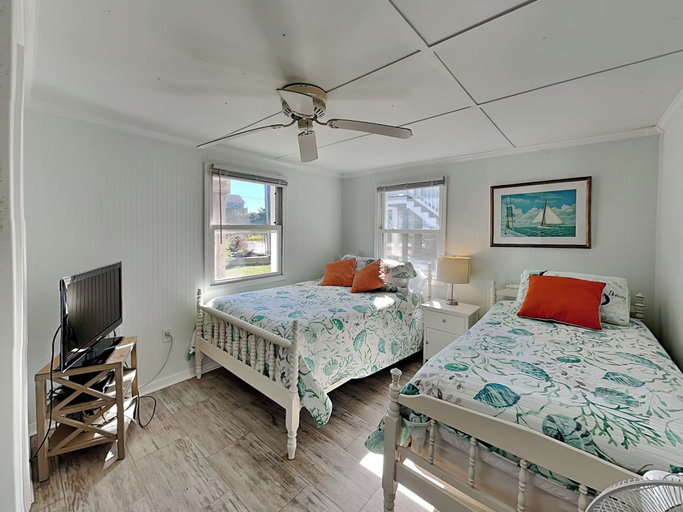 Bedroom 3, Lindy-B by Topsail Realty, Pender
