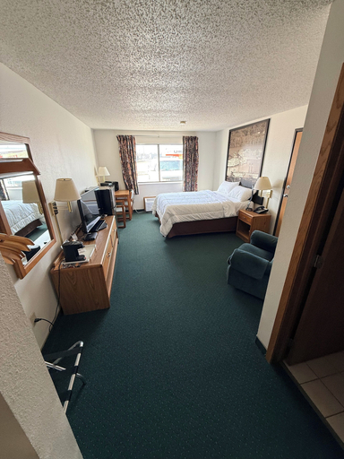 Bedroom 4, Budget Inn and Suites, Clinton