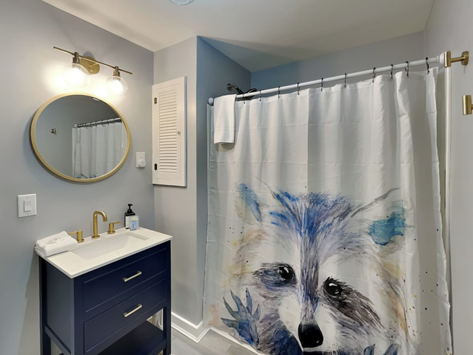 Bathroom 4, In The Middle by Taylor Made Deep Creek, Garrett
