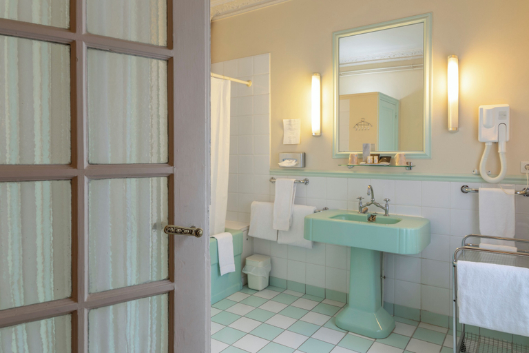 Bathroom 4, Hotel Langlois, Paris