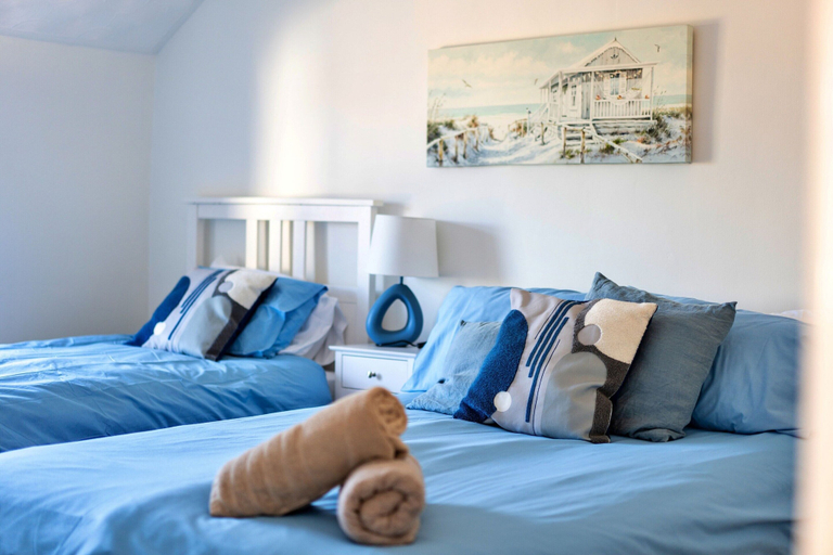 Room 4, House in Mynytho With Sea & Mountain Views, Gwynedd