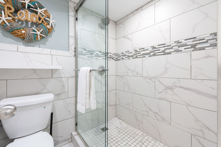 Bathroom 4, Phoenix East 911 3 Bedroom Condo, Baldwin