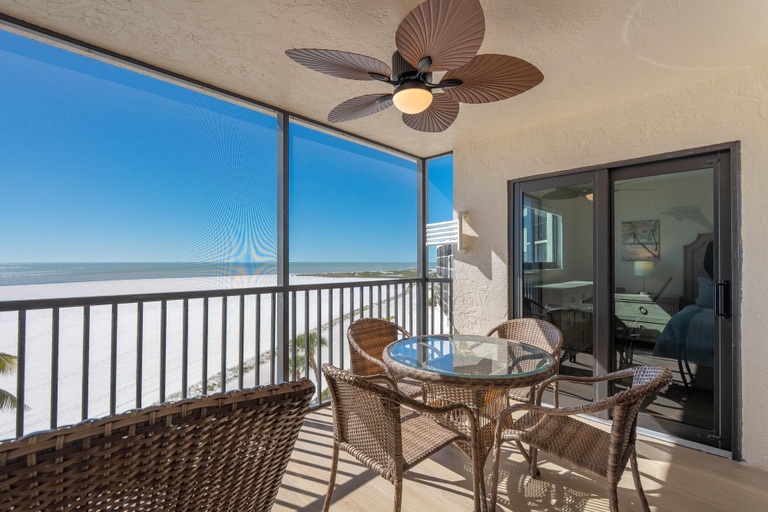 Outdoor dining 4, Carlos Pointe #515 - The Pelican Pad, Lee
