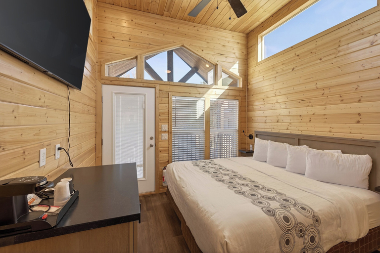 Bedroom 2, Luxury Tiny Home King Room, Coconino