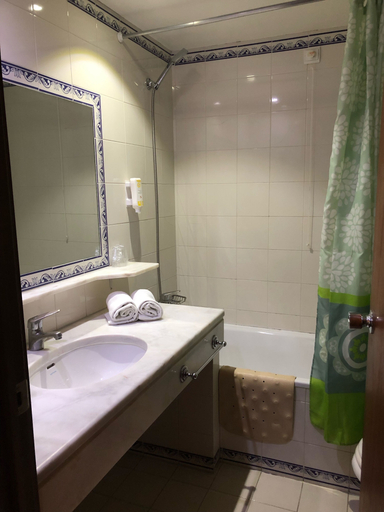 Bathroom 4, Juiceven Studios, Cascais