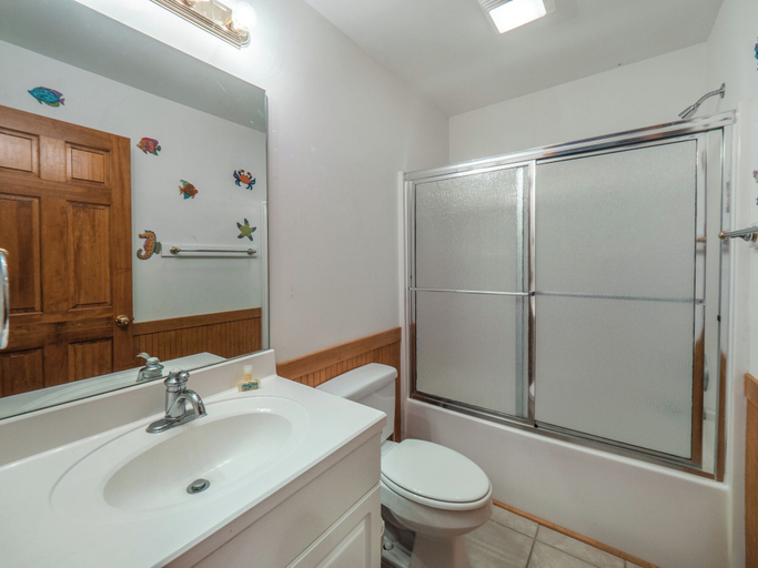 Bathroom 3, Along the Shore by Carolina Retreats, New Hanover