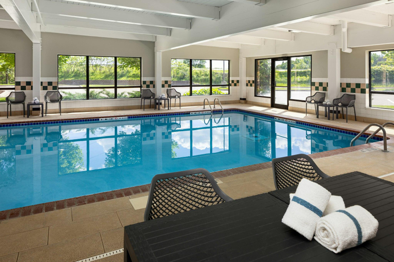 Sport & Beauty 4, Hampton Inn Minneapolis Northwest Maple Grove, Hennepin