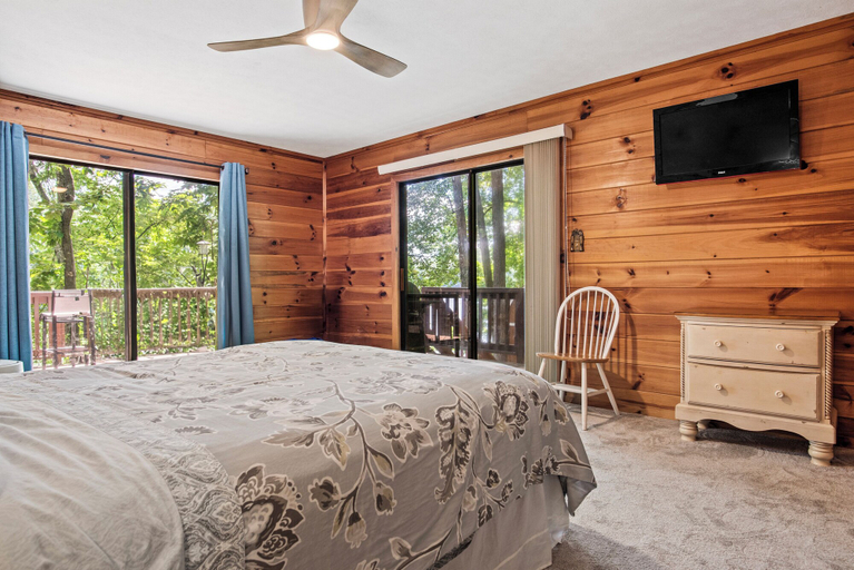 Interior 3, Dogwood Cabin, Stephens