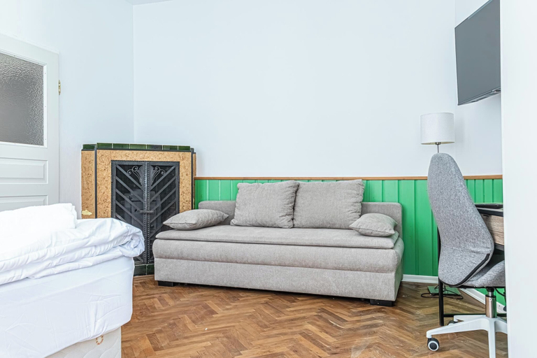 Room 5, Cozy Room Near Landstraße for Long Stay, Wien