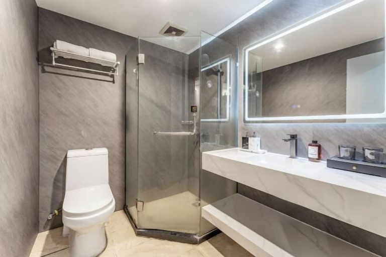 Bathroom 3, Holiday Inn Shanghai Viberly, Shanghai