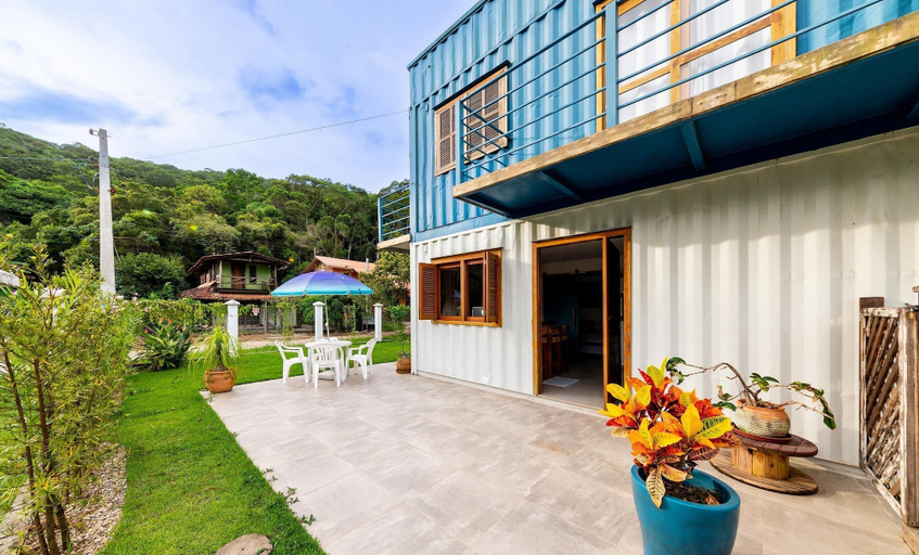 Outdoor dining 2, 3BR House w/ BBQ 800m From Beach Rju8301, Bombinhas