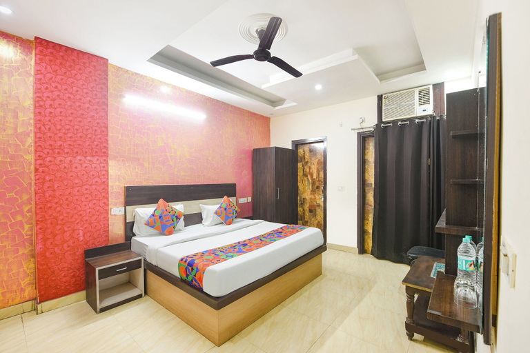 Room 4, Via Diamond Key, Delhi